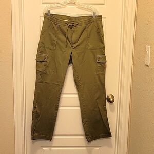 L.L. Bean Favorite Fit Olive Green Convertible Cargo Pants Size 16